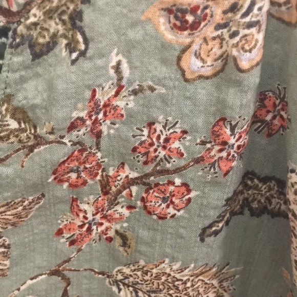 ~3 for $20~ Emberley flutter sleeve floral top - Picture 5 of 7